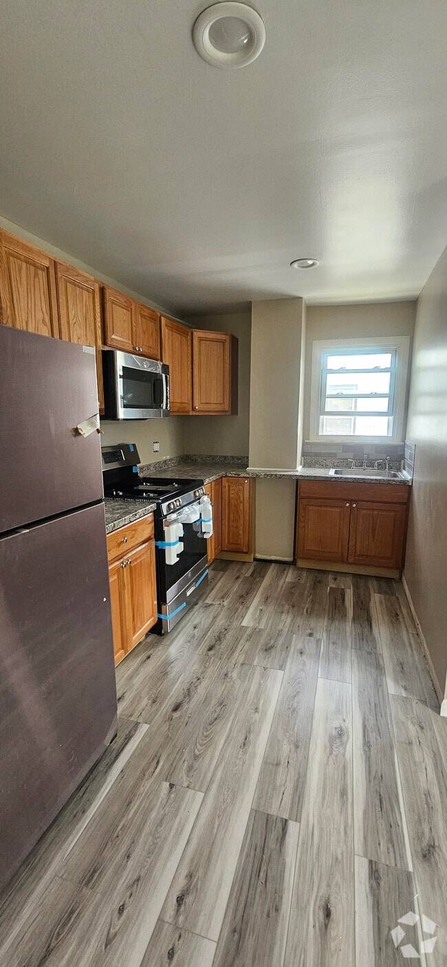 Building Photo - 426 Darrow Ave Rental
