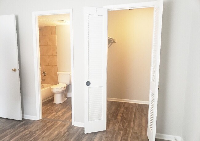 Clifton 3033 - 4 Bath - Clifton 3033 Apartments