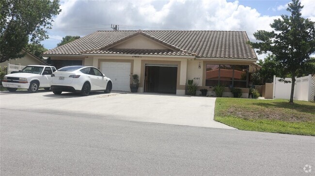 Building Photo - 4105 NW 78th Ter Rental