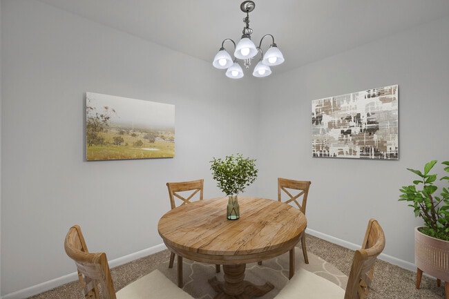 1/2 Bdrm Traditional - Dining Room