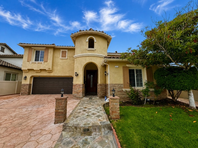 Building Photo - Spacious 5 Bedroom Home in West Oxnard's Desirable Winfield Community