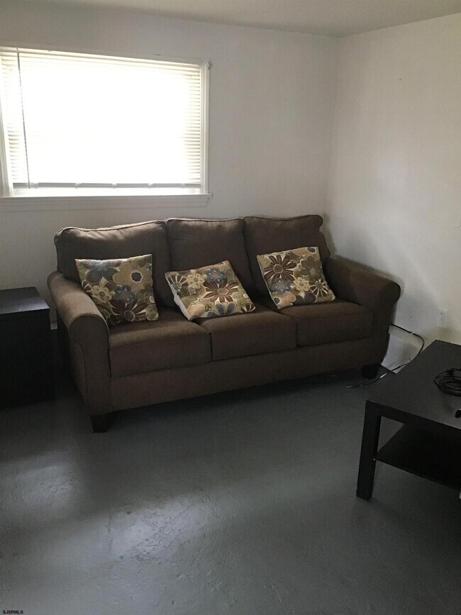 9317 Monmouth Ave Unidad D