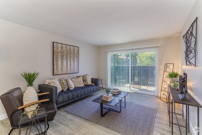 2BR, 1.5BA - 900 SF - 98Hundred