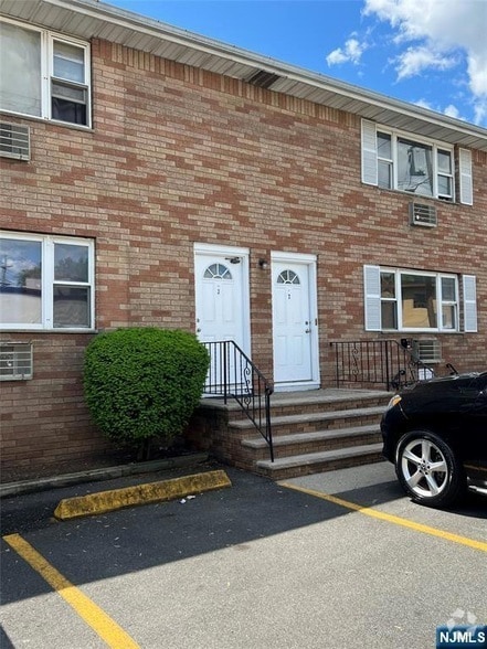 Building Photo - 86 Contant Ave Unit 2a Rental