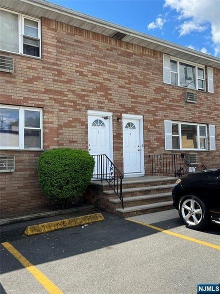 Photo - 86 Contant Ave