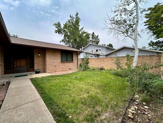 Photo - 957 Roxwood Ln
