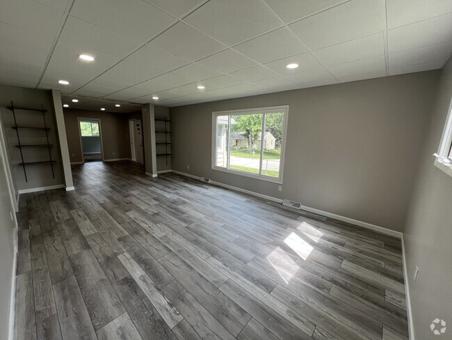 Building Photo - 122 N Division St Unit 122 Rental