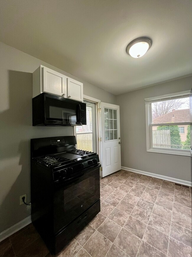 Photo - 6565 Burr St