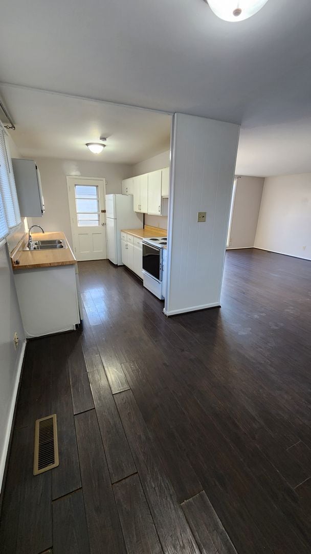 Photo - Big 3BR, 1BTH home with garage with much updated! Very nice!