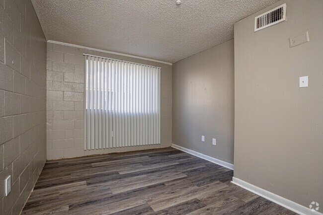1BR, 1BA - 499SF