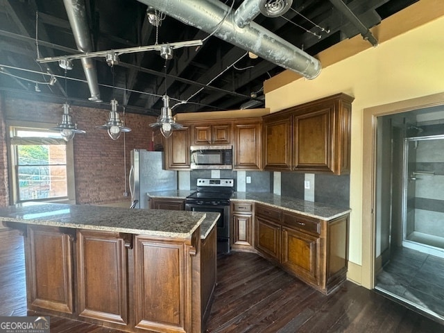 Photo - 2 E Main St N