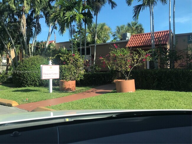 Photo - 5231 Geneva Ct Unidad 301