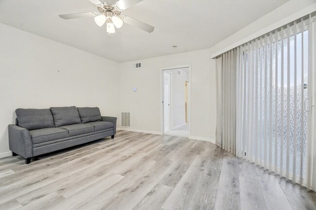 Photo - 9815 Walnut St Unit H306