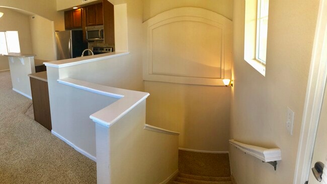 Entry / Foyer - 5039 Brookfield Dr Unit H