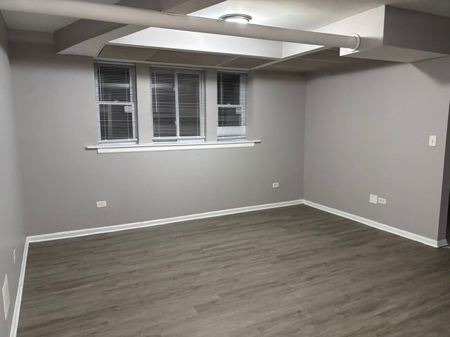 Building Photo - 6220 S Eberhart Ave Unit BE