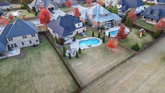 Photo - 504 NE Green Creek Rd