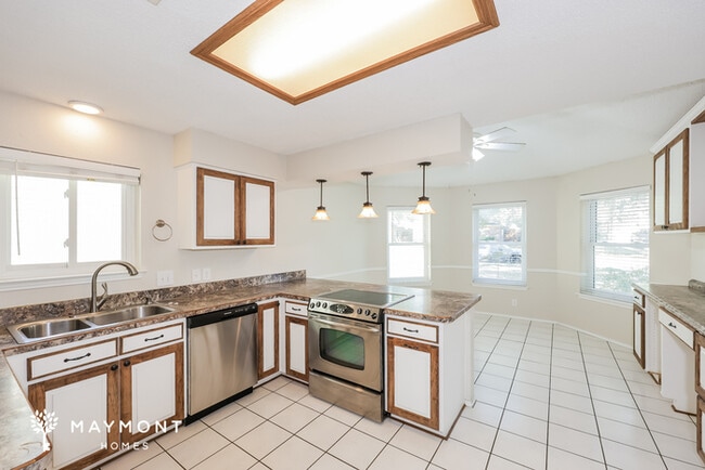 Photo - 806 Love Wood Ln