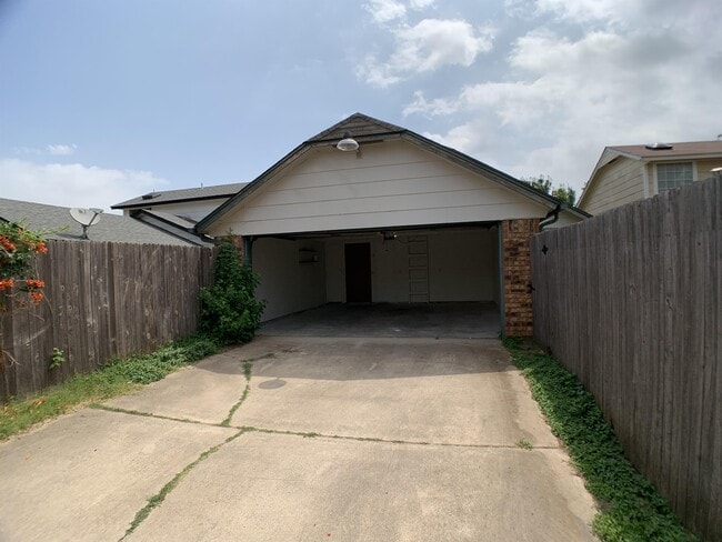 Photo - 2135 Goodrich Dr