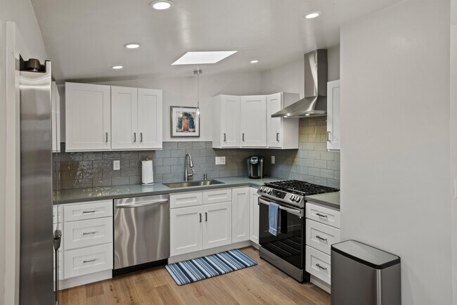 Photo - 949 Syida Dr