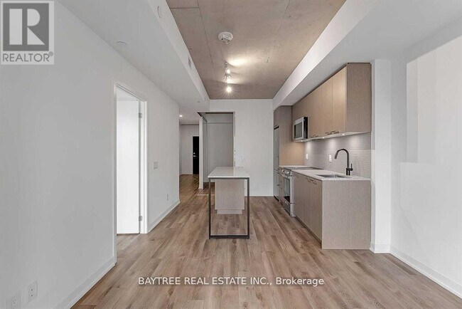 Photo - 1808 St Clair Ave W Unité 201