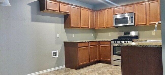 kitchen - 211 Ashley Dr