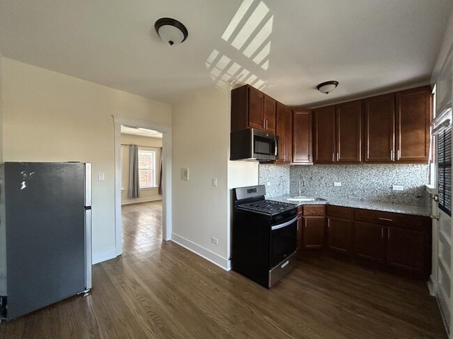Building Photo - 0 bedroom in Chicago IL 60647 Unit 225 Rental