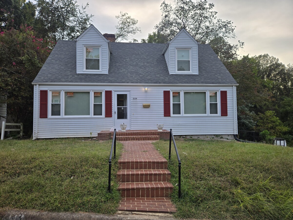 Photo - 2139 Baxter St