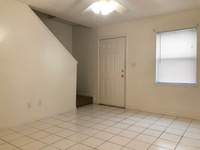 Building Photo - 696 Tyner St Unit 12