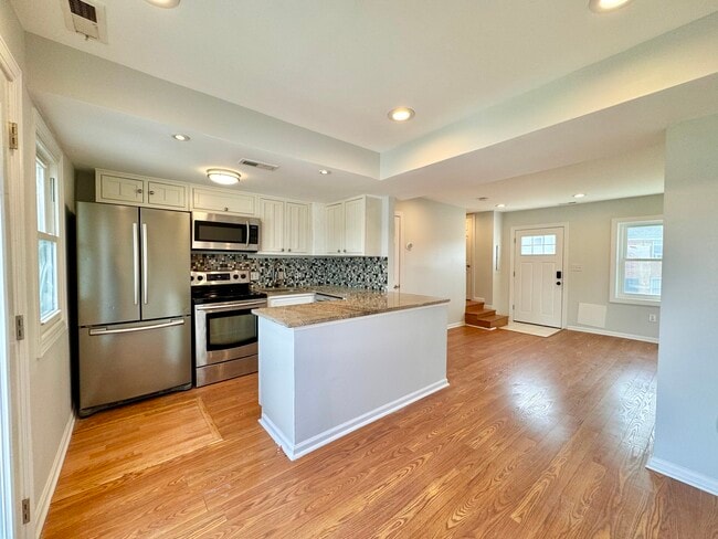 Photo - 1151 Summit St NE