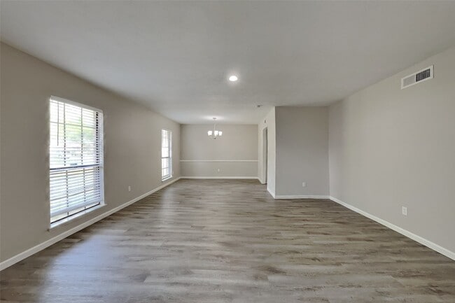 Photo - 16935 Kilwinning Dr