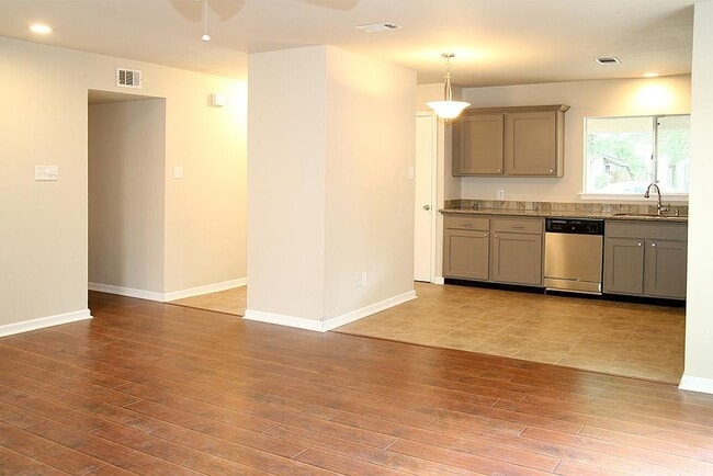 Photo - 9 Wolfhound Ln