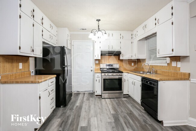 Photo - 3800 Charlotte Dr