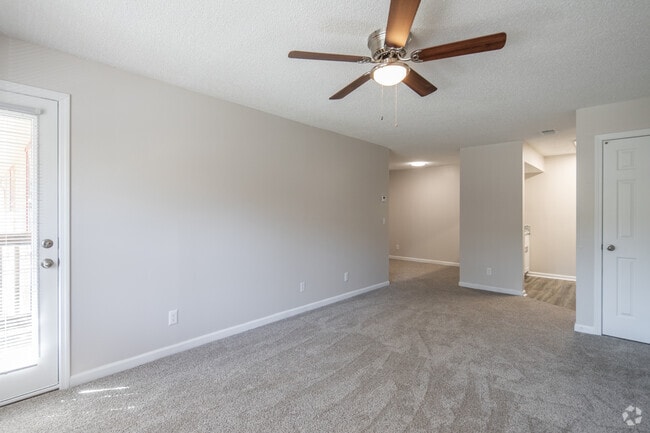2BR, 2BA - 964SF - Living Room