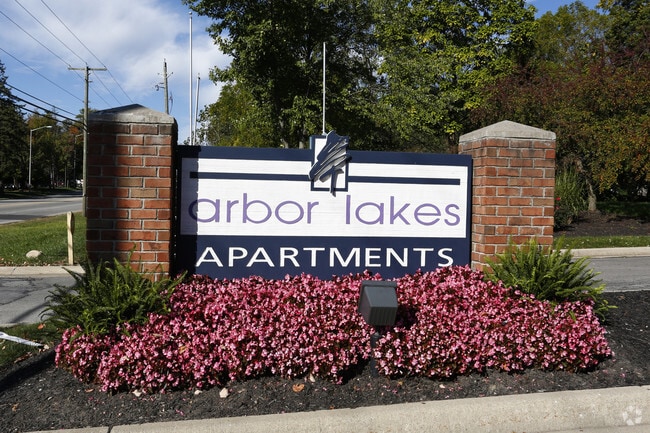 Entrance - Arbor Lakes Apartments