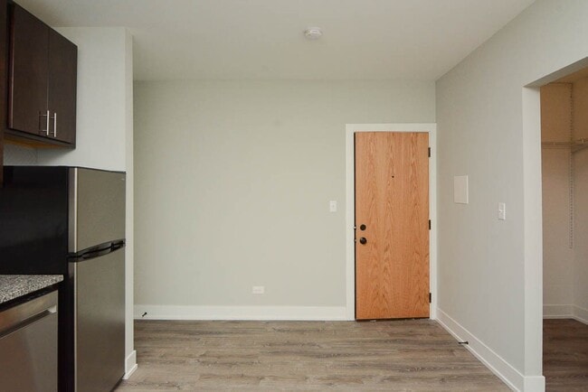 Photo - 533 W Belden Ave Unidad 502B