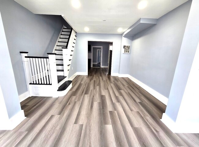 Photo - 6542 Regent St