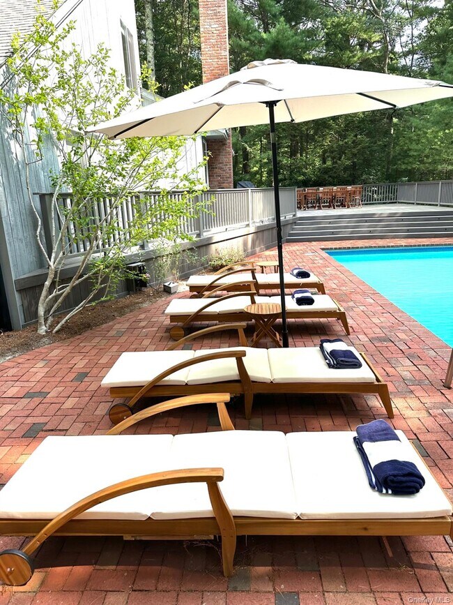 Photo - 33 Oakhill Ln