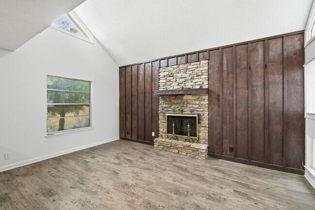 Photo - 2711 St Edwards Cir Unidad 1