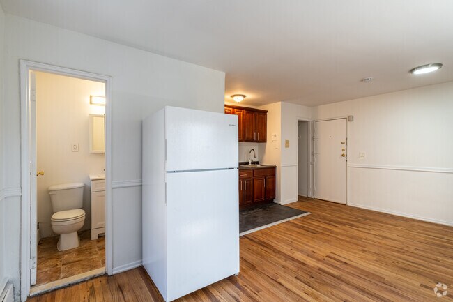 Studio, 1BA - 500SF