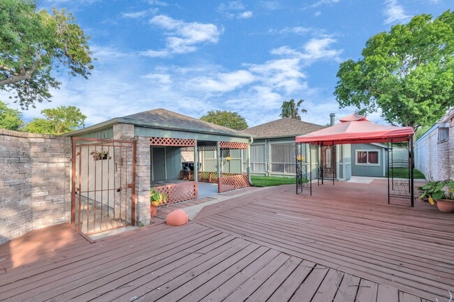 16206 New Field Dr