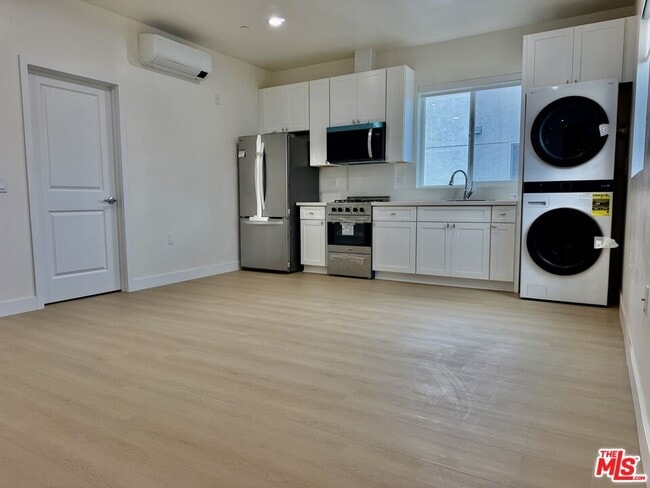 235-235 1/2 N Chicago St Unit 235 1/2