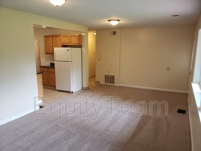 Photo - 8636 Bobolink Ave