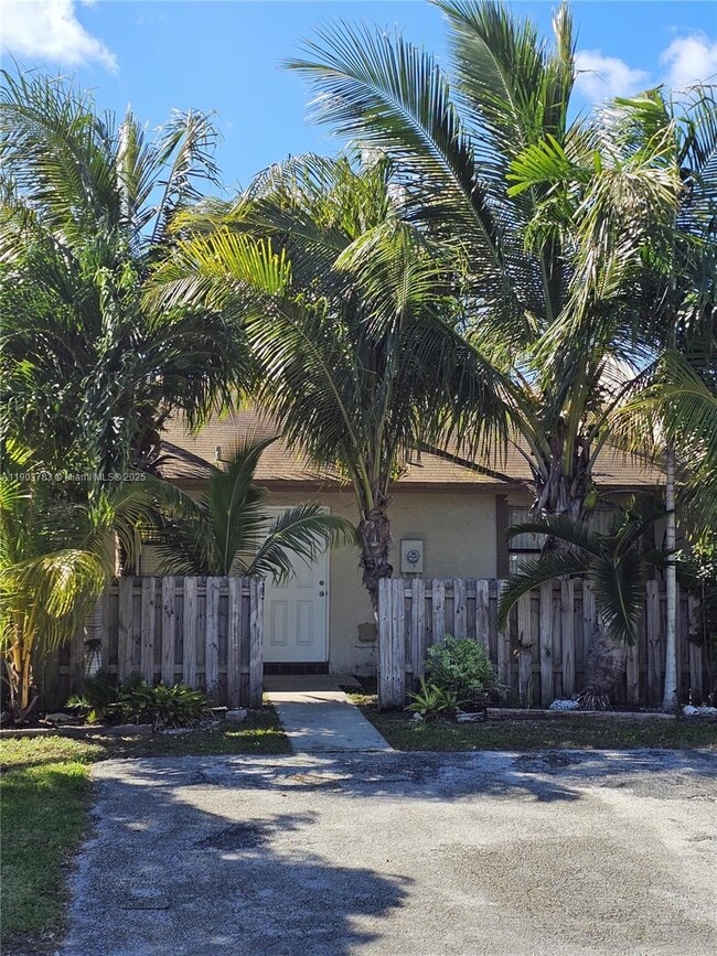 Building Photo - 1630 Sandpiper Blvd