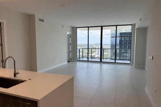 Photo - 275 1st Ave S Unidad 2007