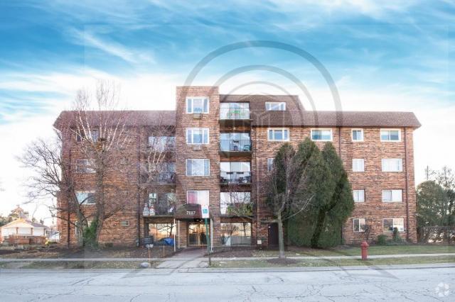 Building Photo - 1 bedroom in OAK LAWN IL 60453 Unit 304 Rental