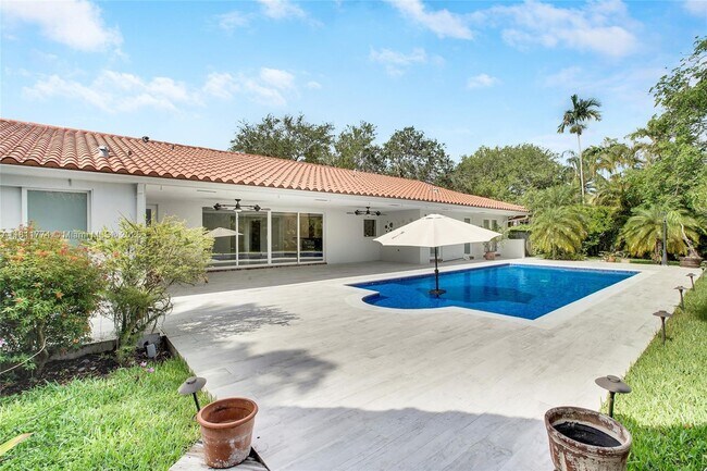 Building Photo - 7775 SW 145th St Rental