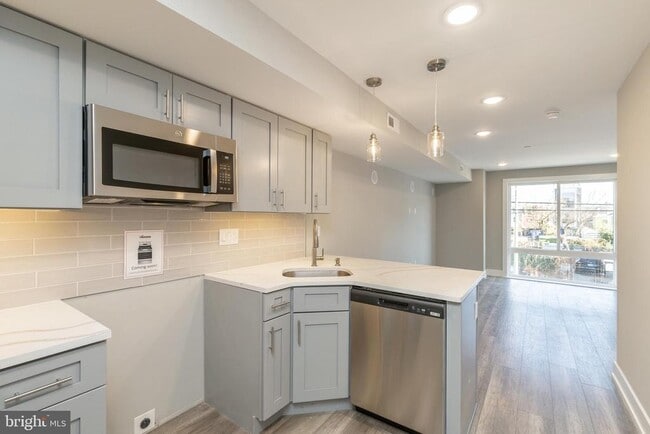 Building Photo - 2238 N 2nd St Unit 2