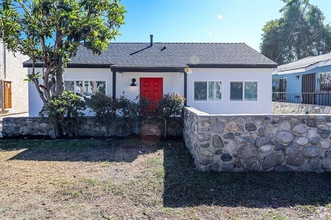 Front House - 3310 W 108th St Rental