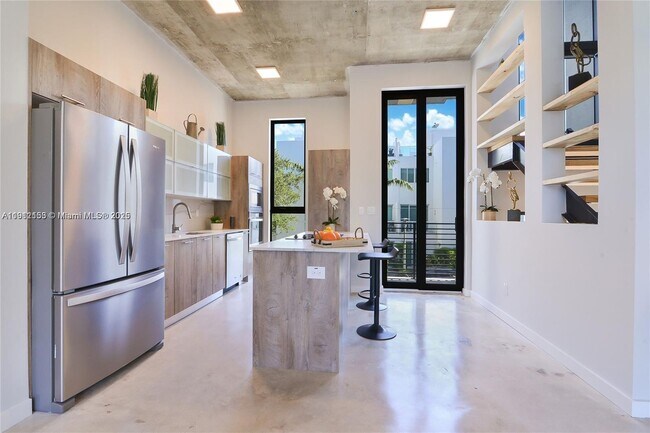 Photo - 645 NE 4th Ave