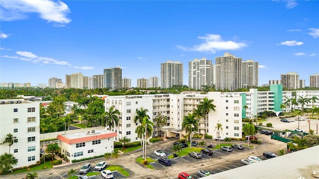 Photo - 3181 S Ocean Dr Unidad 103 Rental